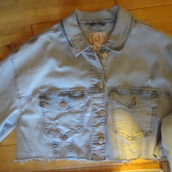 NEW WITH OUT TAGS SUKO JEANS CROPPED JEAN JACKET WITH FACTORY DISTRESSING - Picture 3 of 4